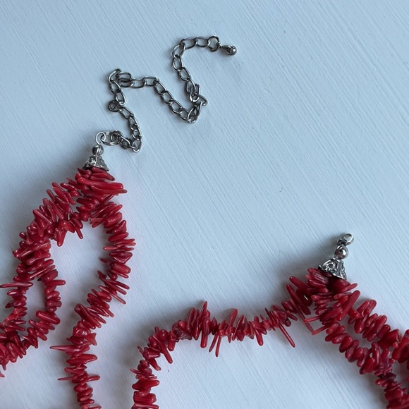Vintage | Triple Strand Coral Necklace - Picture 5 of 7